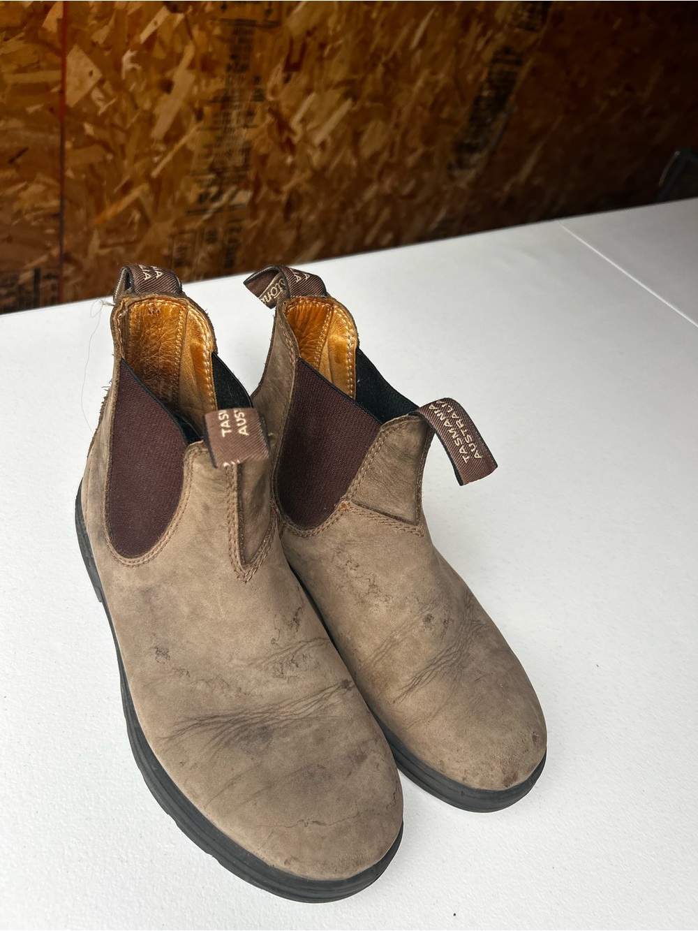 Blundstone Taupe Suede Chelsea Ankle Boots 7.5 US